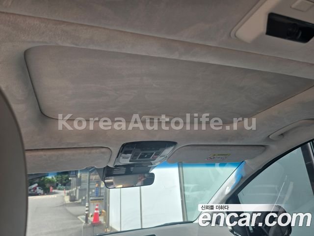 Hyundai Staria 4WD Lounge 7-Seater 2025