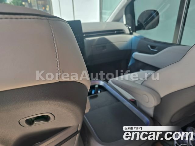 Hyundai Staria 4WD Lounge 7-Seater 2025