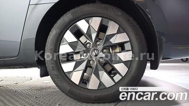 Hyundai Staria 4WD Lounge 9-Seater 2023