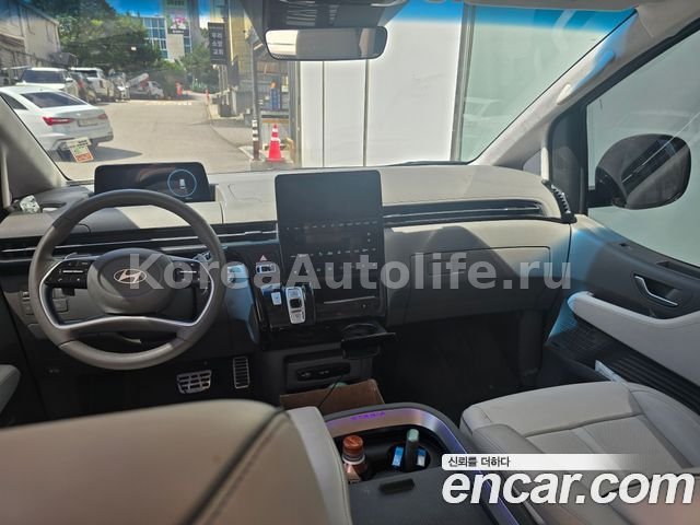 Hyundai Staria 4WD Lounge 7-Seater 2025