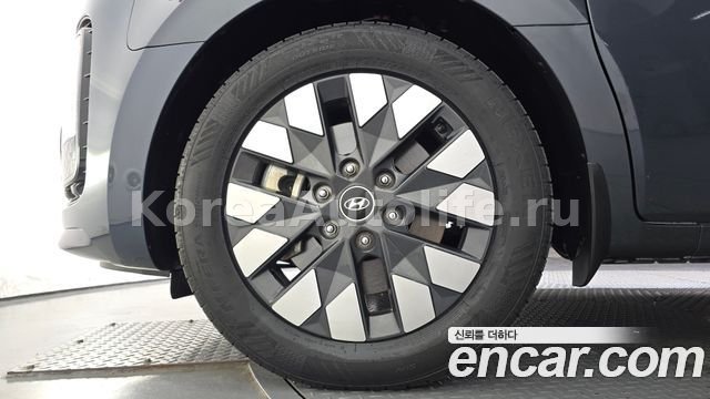 Hyundai Staria 4WD Lounge 9-Seater 2023
